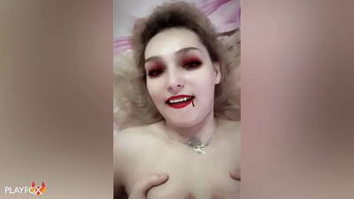 Ivan Helsing سخت هڪ sexy vampire fucks ۽ سندس گدا تي اچي ٿو
