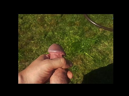 ❤️ گرم hottie پنهنجي گلابي pussy fucked حاصل ڪري ۽ هڪ اونهاري جي باغ ۾ squirt سان cums ️❌